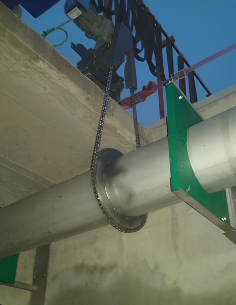 Tubular skimmer detail with supports and anchor points